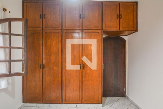 quarto 1 de casa à venda com 3 quartos, 220m² em Vila Floresta, Santo André