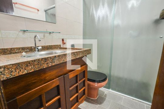 Banheiro da Suíte de casa à venda com 3 quartos, 220m² em Vila Floresta, Santo André