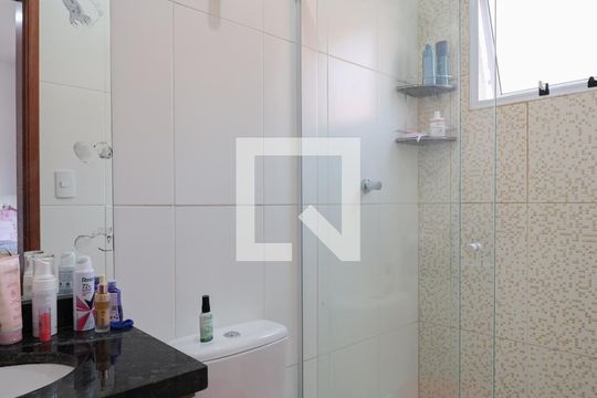 Banheiro da Suíte 1 de casa de condomínio à venda com 2 quartos, 59m² em Chora Menino, São Paulo