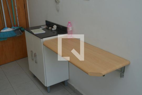 Cozinha de apartamento para alugar com 3 quartos, 66m² em Vila Valparaíso, Santo André