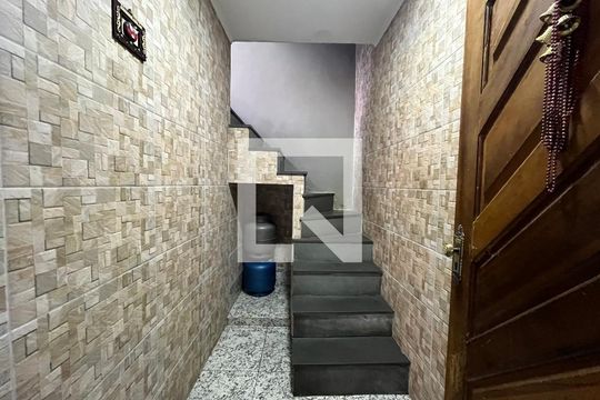 Hall de entrada de casa à venda com 2 quartos, 120m² em Cidade Domitila, São Paulo