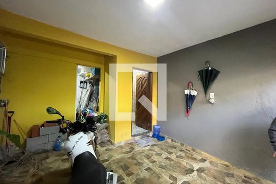 Garagem de casa à venda com 2 quartos, 120m² em Cidade Domitila, São Paulo
