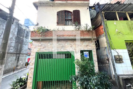 Fachada de casa à venda com 2 quartos, 120m² em Cidade Domitila, São Paulo