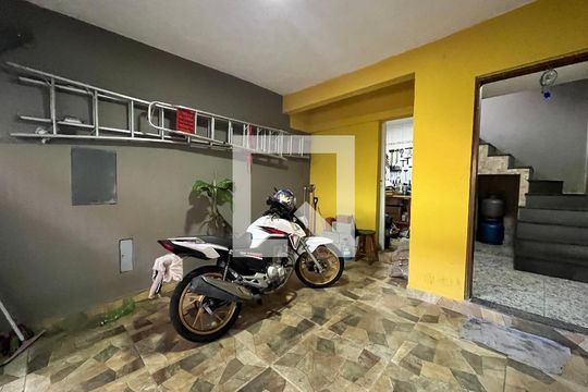 Garagem de casa à venda com 2 quartos, 120m² em Cidade Domitila, São Paulo