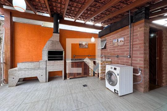 Área Externa de casa à venda com 2 quartos, 110m² em Padre Reus, São Leopoldo