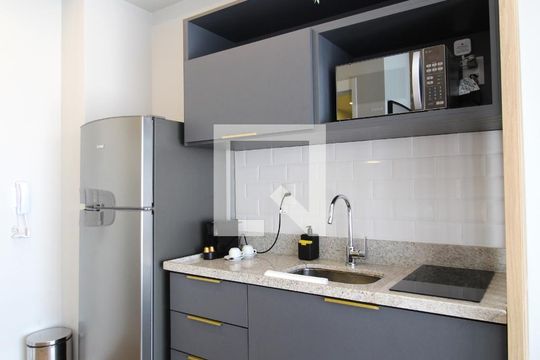 Cozinha de kitnet/studio à venda com 1 quarto, 35m² em Indianópolis, São Paulo