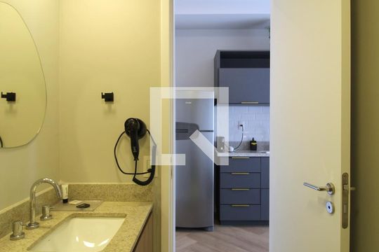 Banheiro de kitnet/studio à venda com 1 quarto, 35m² em Indianópolis, São Paulo