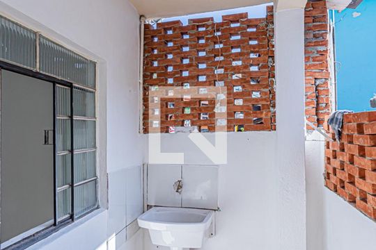 Área de serviço e quintal de casa para alugar com 2 quartos, 75m² em Chácara Inglesa, São Paulo