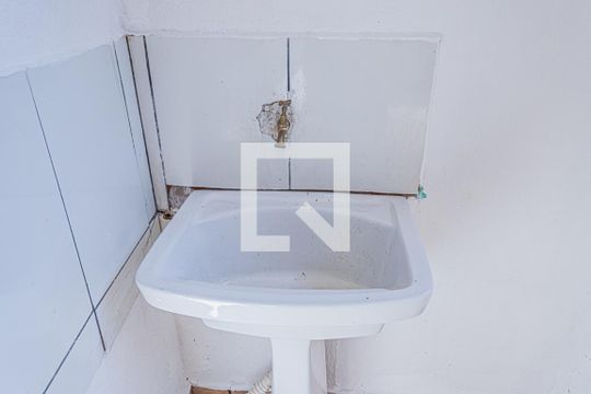 Área de serviço e quintal de casa para alugar com 2 quartos, 75m² em Chácara Inglesa, São Paulo