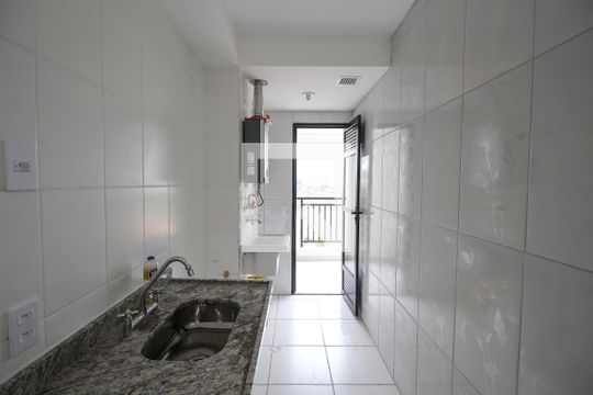 Cozinha e Área de Serviço de apartamento para alugar com 2 quartos, 45m² em Vila Esperança, São Paulo