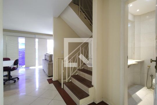 Sala de casa de condomínio à venda com 4 quartos, 250m² em Anil, Rio de Janeiro