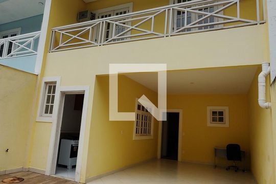 Fachada de casa de condomínio à venda com 4 quartos, 250m² em Anil, Rio de Janeiro