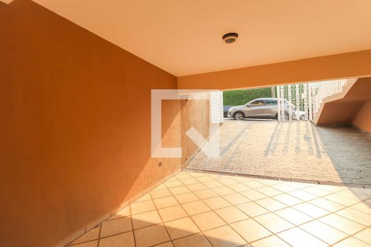 Garagem de casa à venda com 4 quartos, 260m² em Vila Galvão, Jundiaí