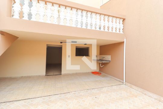 Quintal de casa à venda com 4 quartos, 260m² em Vila Galvão, Jundiaí