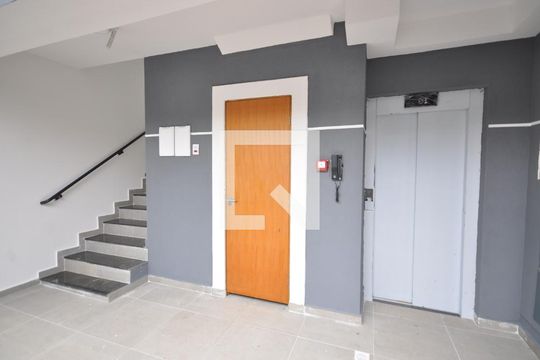 Elevador de apartamento para alugar com 2 quartos, 42m² em Vila Nivi, São Paulo