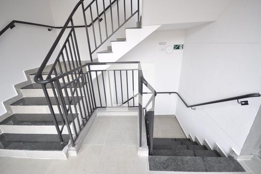 Escada de apartamento para alugar com 2 quartos, 42m² em Vila Nivi, São Paulo