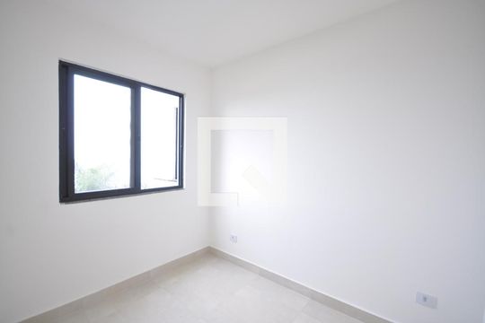 Quarto 2 de apartamento para alugar com 2 quartos, 42m² em Vila Nivi, São Paulo