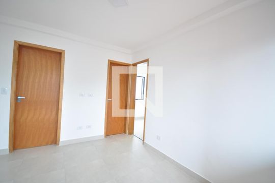Sala  de apartamento para alugar com 2 quartos, 42m² em Vila Nivi, São Paulo