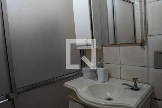 Banheiro de apartamento à venda com 2 quartos, 57m² em Sumaré, São Paulo