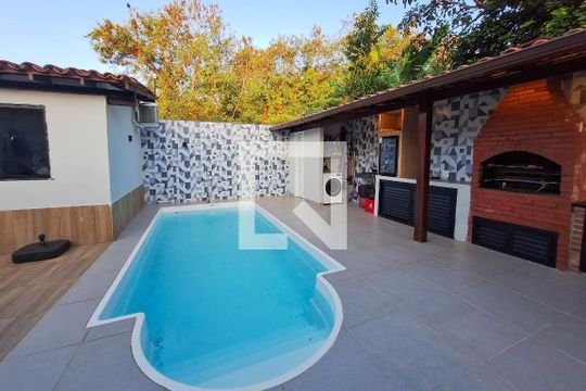 Piscina de casa para alugar com 4 quartos, 360m² em Piratininga, Niterói