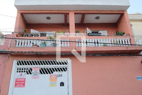 Fachada de casa à venda com 3 quartos, 260m² em Vila Carlos de Campos, São Paulo
