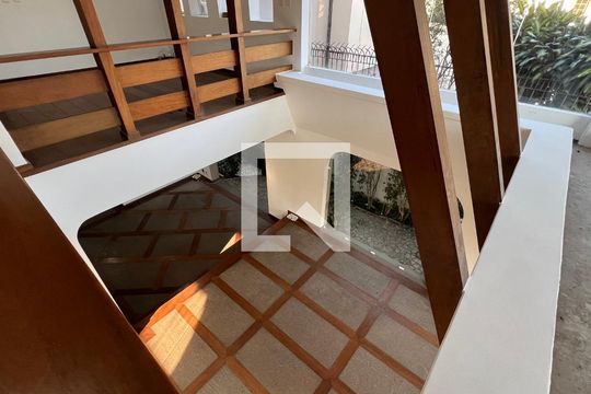 Vista da sala de casa para alugar com 4 quartos, 929m² em Vila Madalena, São Paulo