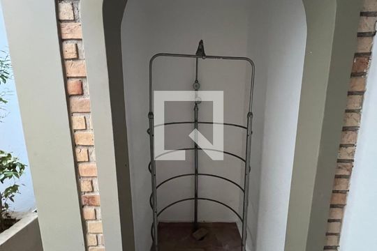 Ducha da sauna  de casa à venda com 4 quartos, 929m² em Vila Madalena, São Paulo