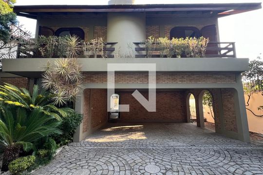 Garagem  de casa à venda com 4 quartos, 929m² em Vila Madalena, São Paulo