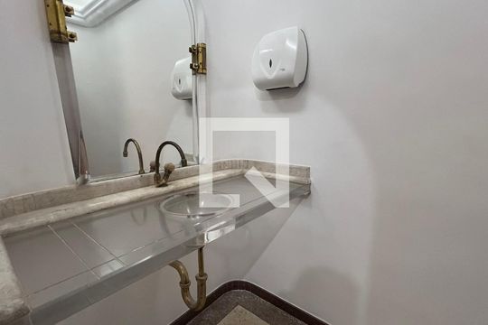 Lavabo de casa para alugar com 4 quartos, 929m² em Vila Madalena, São Paulo