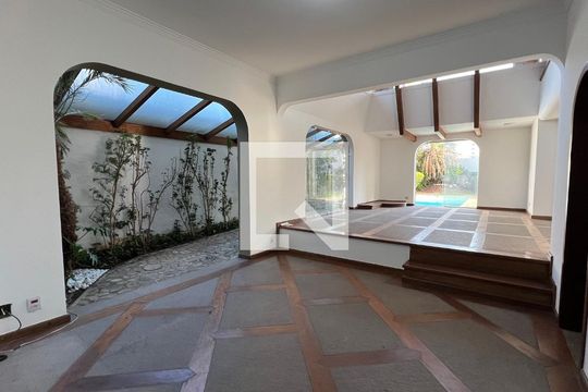 Sala  de casa para alugar com 4 quartos, 929m² em Vila Madalena, São Paulo