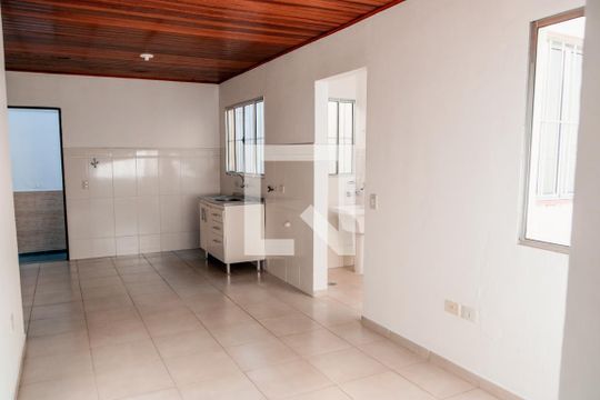 Sala/Cozinha de casa para alugar com 1 quarto, 50m² em Centro, Embu das Artes