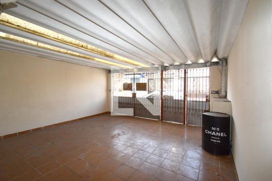 Garagem de casa à venda com 2 quartos, 116m² em Vila Arriete, São Paulo