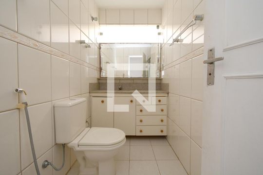 Banheiro de casa à venda com 2 quartos, 116m² em Vila Arriete, São Paulo