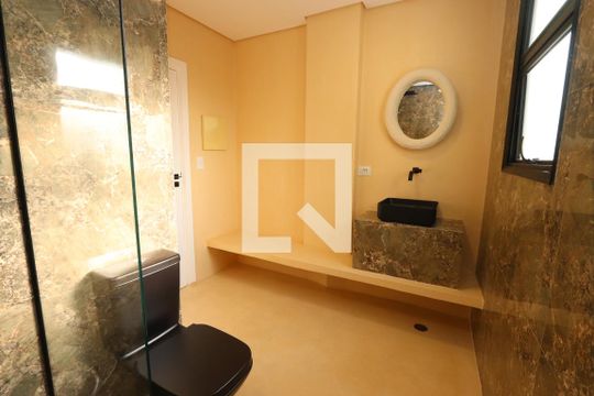 Banheiro de kitnet/studio para alugar com 1 quarto, 75m² em Centro, São Paulo