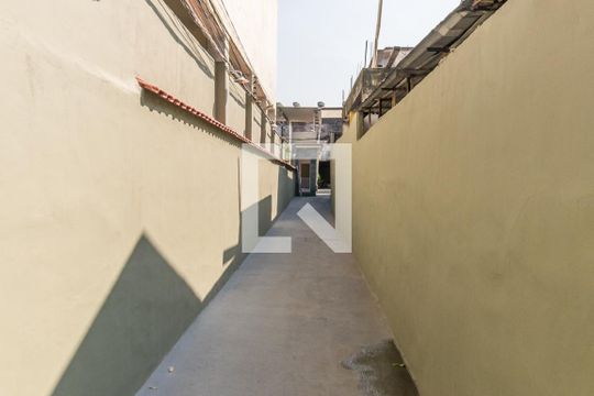 Área comum de acesso de casa de condomínio para alugar com 2 quartos, 140m² em Penha, Rio de Janeiro