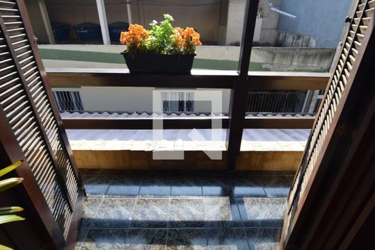 Varanda de casa para alugar com 3 quartos, 200m² em Vila São Luis, Duque de Caxias