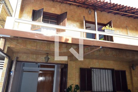 Fachada de casa para alugar com 3 quartos, 200m² em Vila São Luis, Duque de Caxias