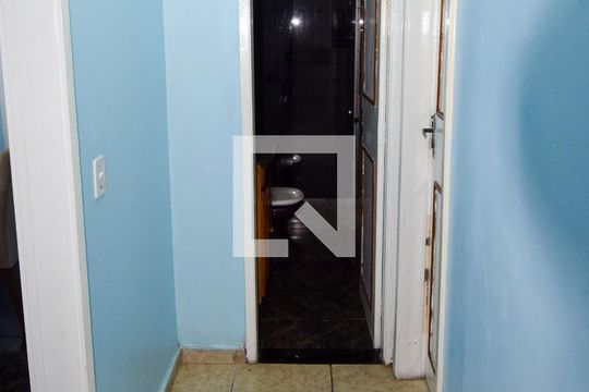Corredor de casa para alugar com 3 quartos, 200m² em Vila São Luis, Duque de Caxias