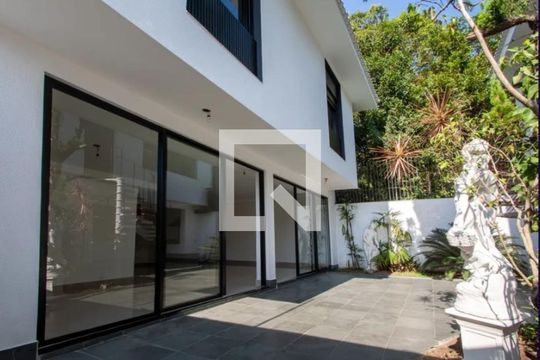 Casa à venda com 3 quartos, 360m² em Granja Julieta, São Paulo
