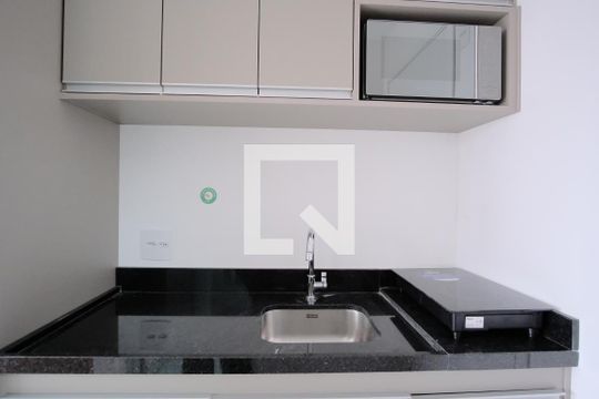 Cozinha de kitnet/studio para alugar com 1 quarto, 22m² em Vila Esperança, São Paulo