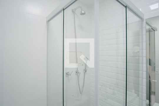 Banheiro de kitnet/studio para alugar com 1 quarto, 22m² em Vila Esperança, São Paulo