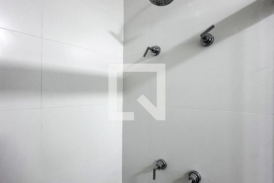 Banheiro de kitnet/studio à venda com 1 quarto, 24m² em Campo Belo, São Paulo