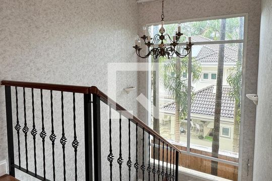 Escada de casa de condomínio à venda com 3 quartos, 1100m² em Alphaville, Santana de Parnaíba
