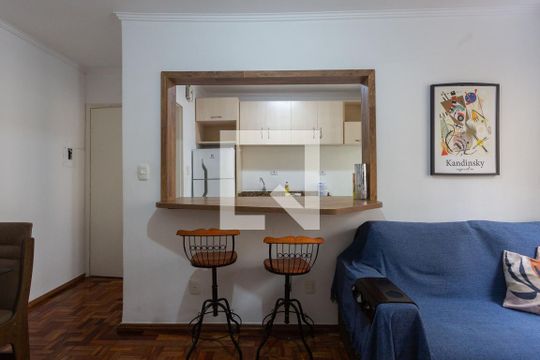 Cozinha de apartamento para alugar com 1 quarto, 44m² em Jardim Europa, Porto Alegre
