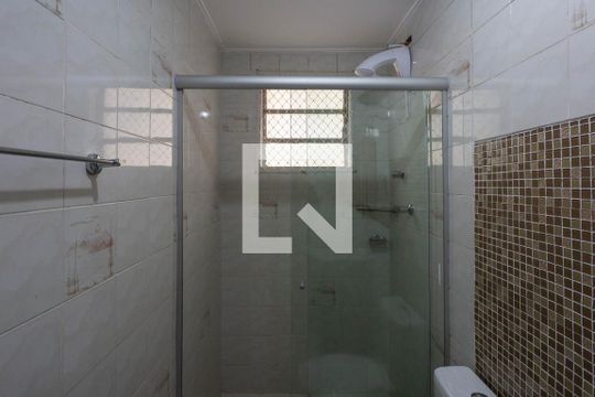 Banheiro de apartamento para alugar com 1 quarto, 44m² em Jardim Europa, Porto Alegre
