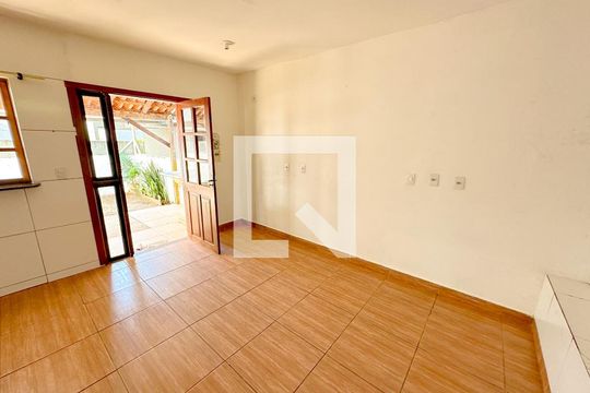 Sala de casa para alugar com 1 quarto, 40m² em Ingleses do Rio Vermelho, Florianópolis