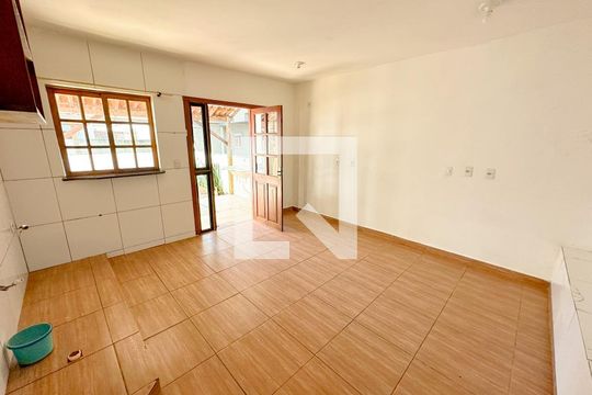 Sala de casa para alugar com 1 quarto, 40m² em Ingleses do Rio Vermelho, Florianópolis