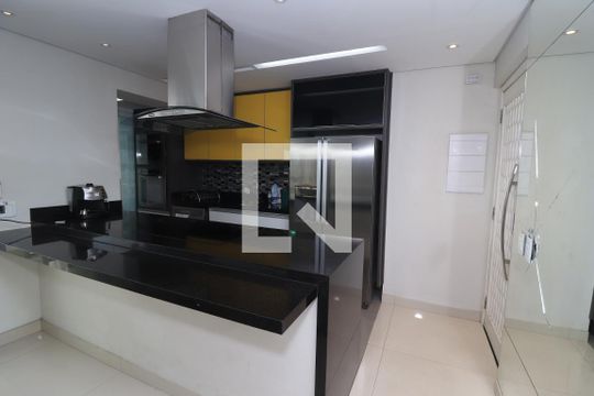 Cozinha de apartamento à venda com 3 quartos, 248m² em Vila Zilda, São Paulo