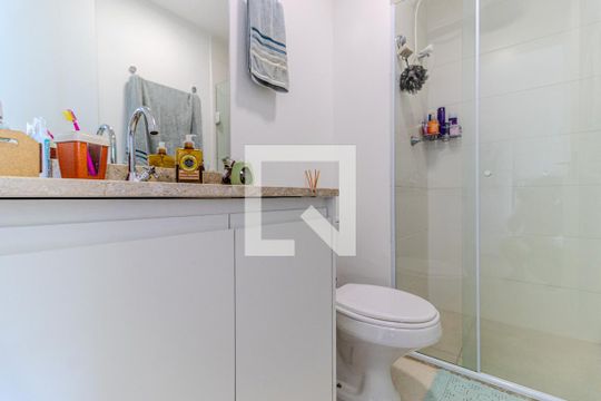 Banheiro de kitnet/studio para alugar com 1 quarto, 26m² em Centro, São Paulo