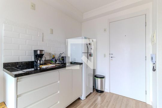 Cozinha de kitnet/studio para alugar com 1 quarto, 26m² em Centro, São Paulo